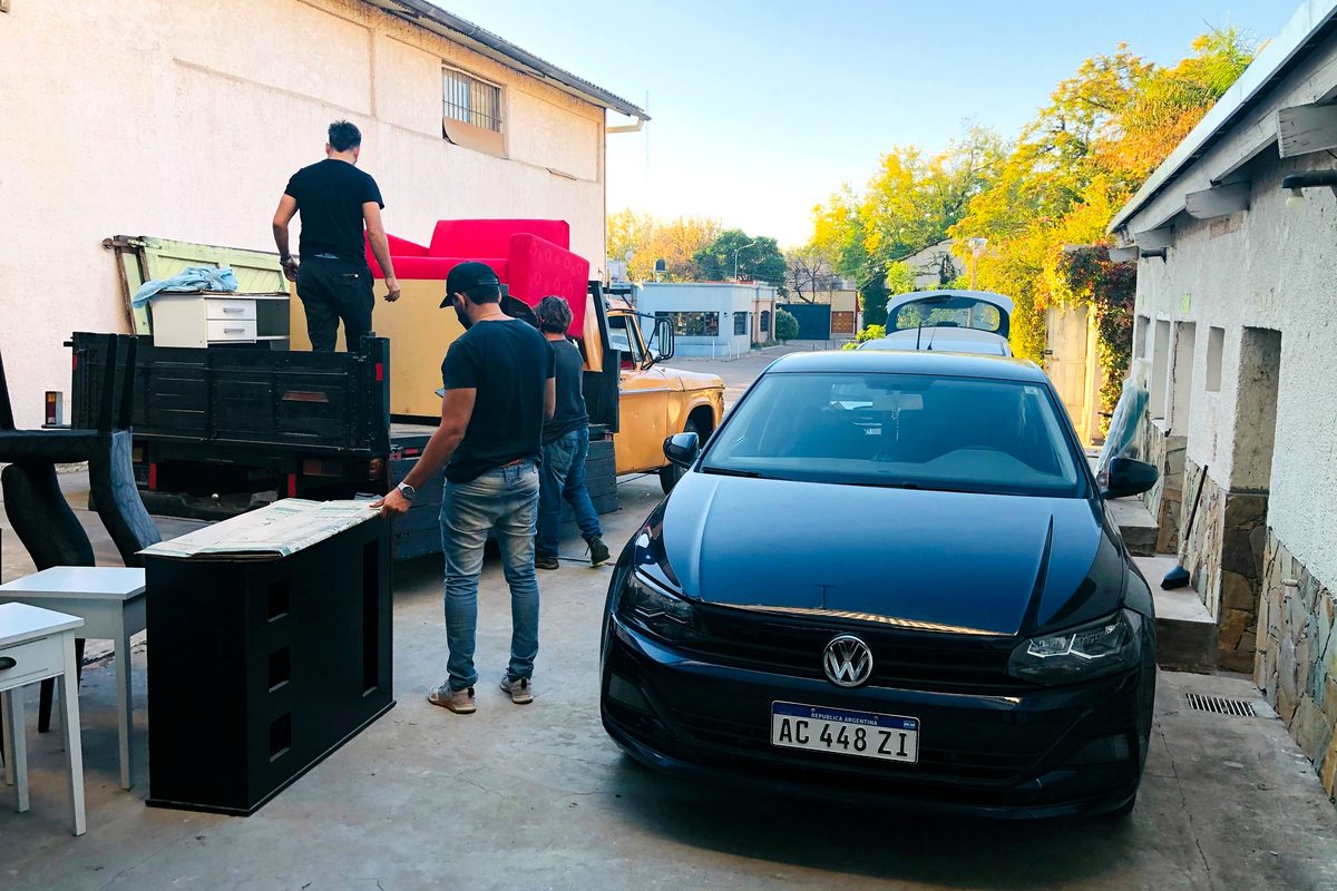 Equipo de GuardaTODO ayudando a un cliente